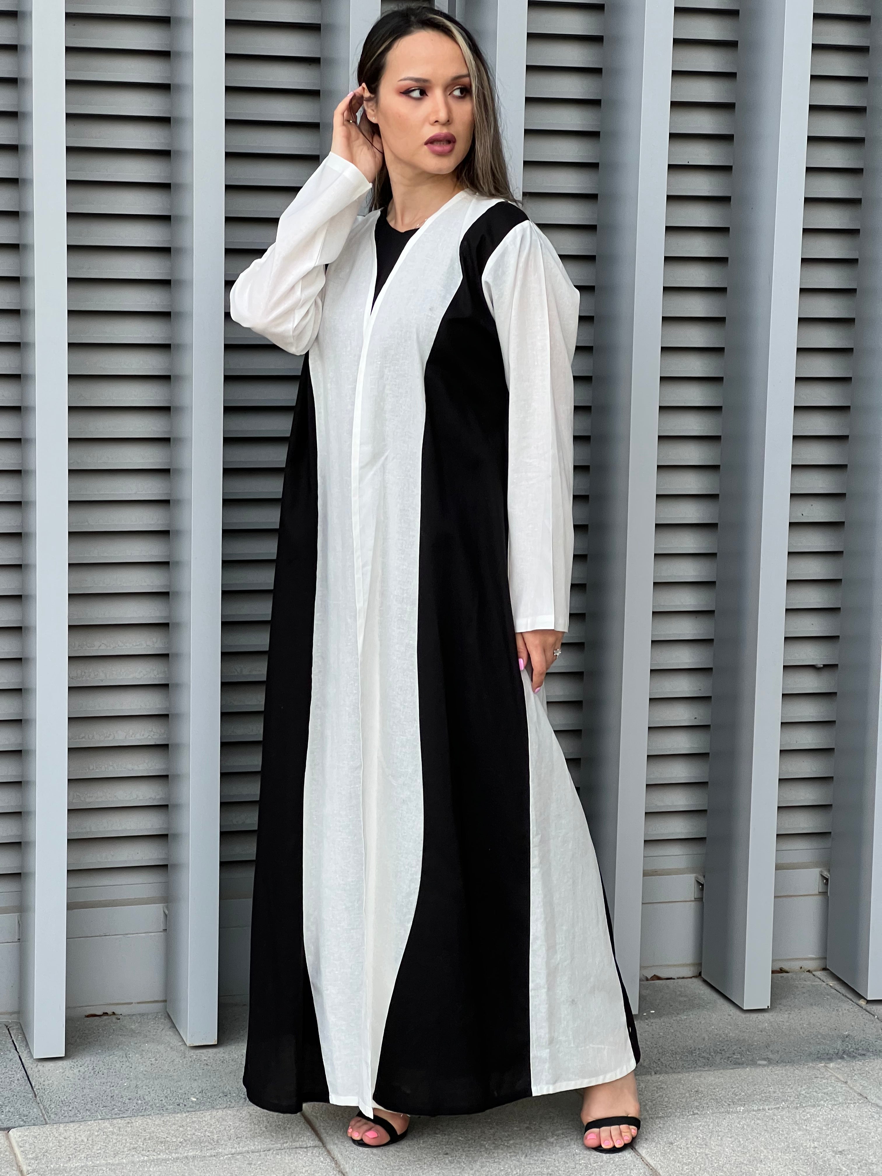 MOiSTREET Black & White Linen Abaya