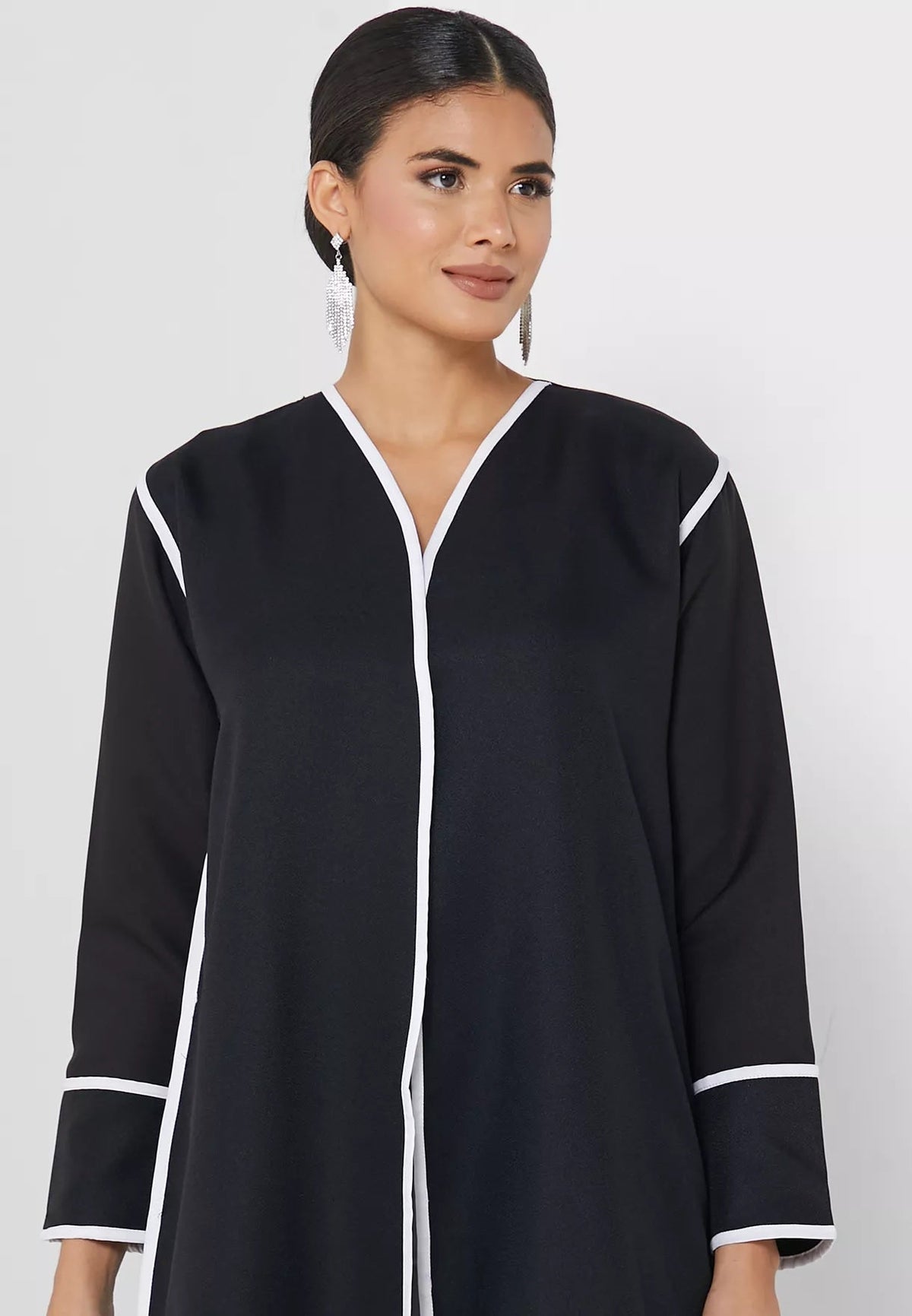 MOiSTREET Stripe Detail Black Abaya