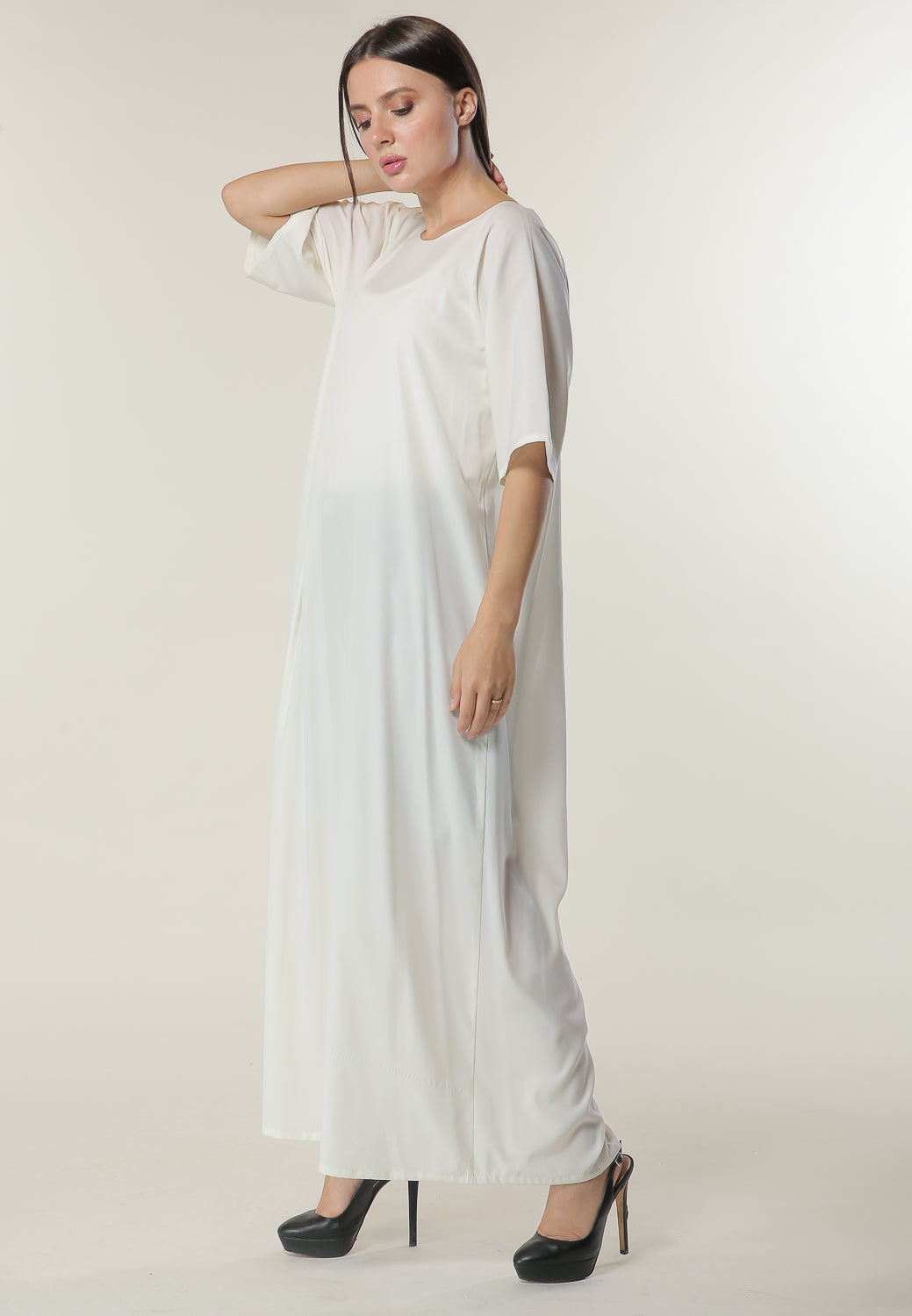 MOiSTREET White Under Abaya