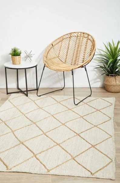 Geometric Natural Jute Floor Area Rug Rug in Ivory & Natural | Handmade Diamond Pattern Area Carpet
