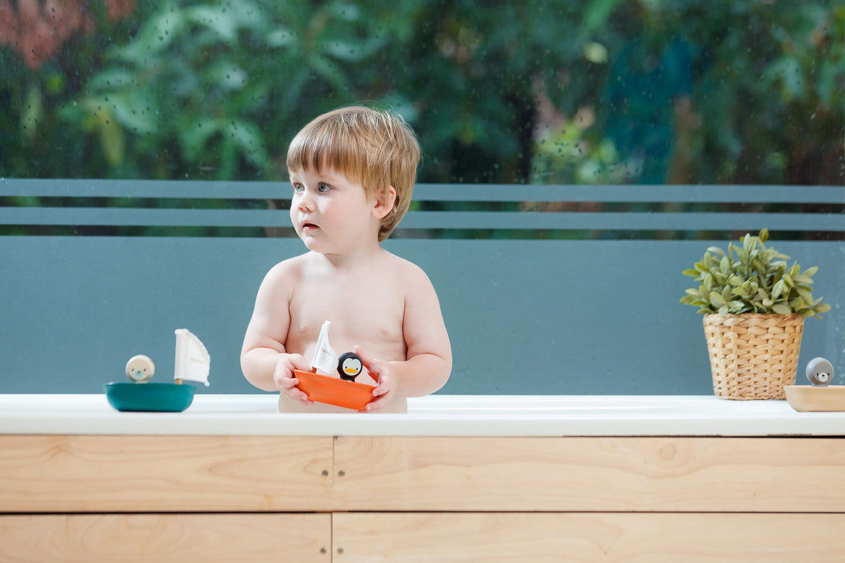 PlanToys Sailing Boat — Penguin | Wooden Bath Toy