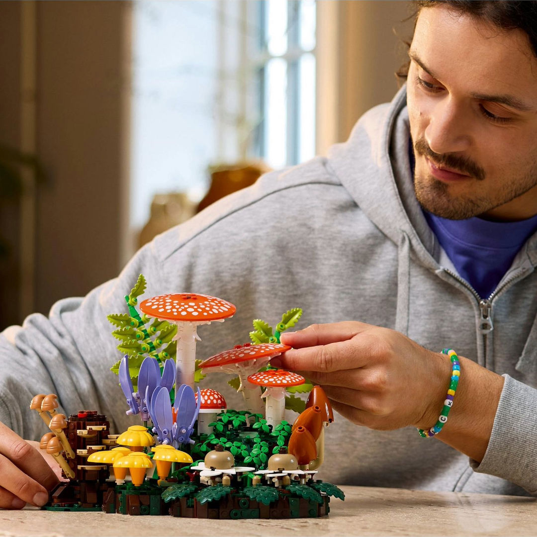 LEGO Botanicals Woodland Mushrooms Décor Building Toy Set