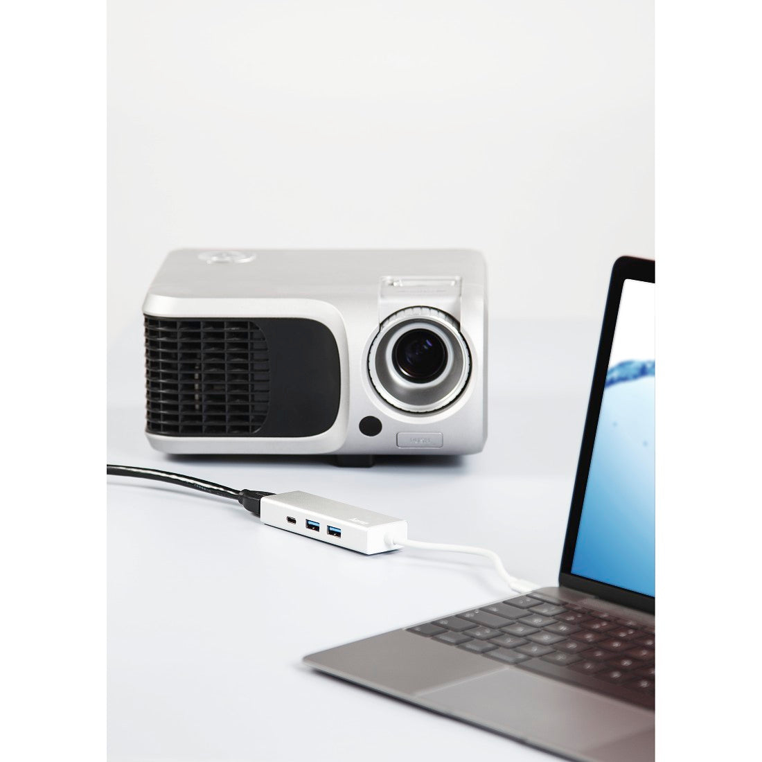 HAMA 135756 USB 3.1 TYP-C HUB 1:3 "ALUM",2XUSB-A, 2XUSB-C,HDMI™,BUS-POWERED