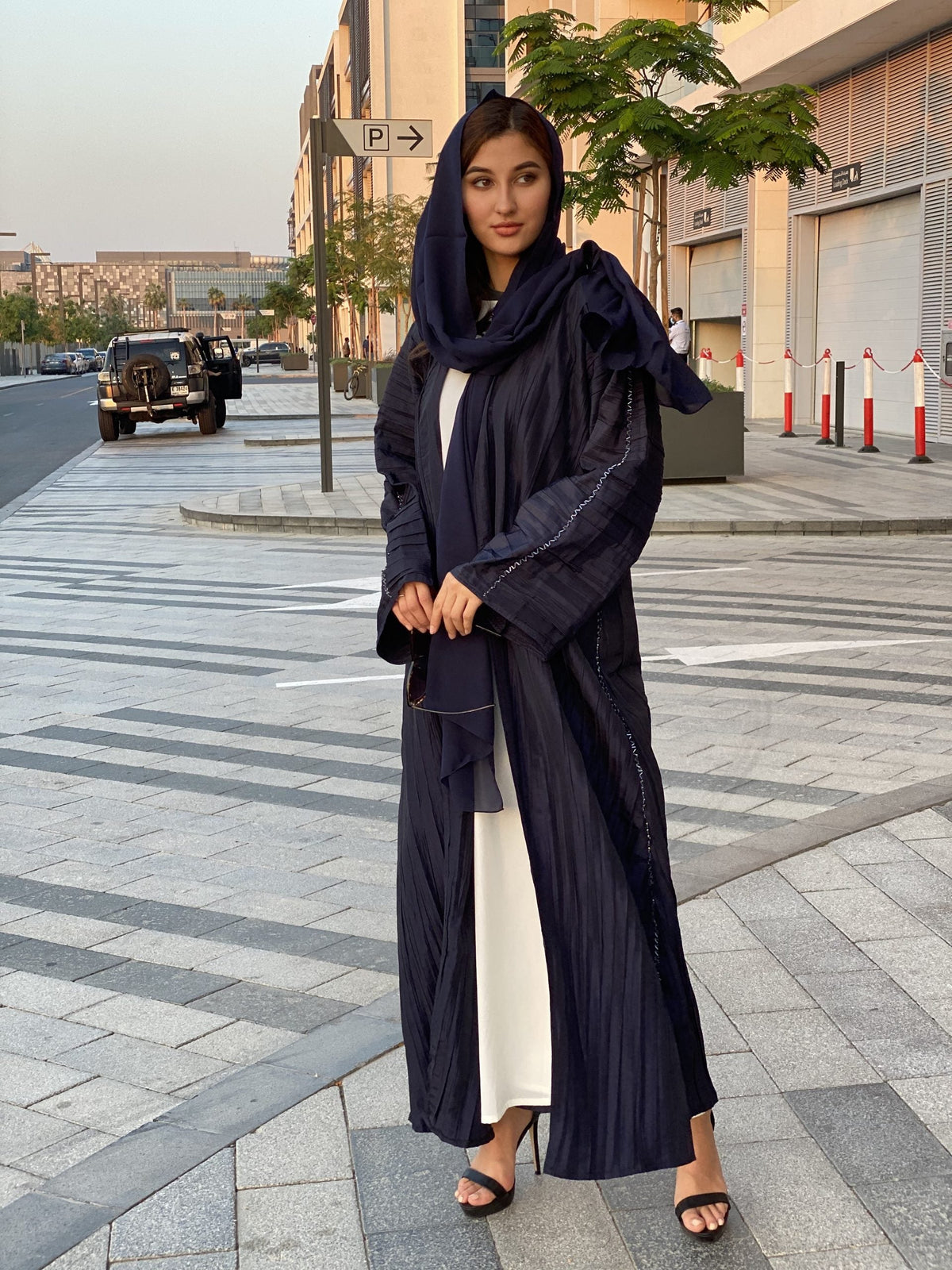 MOiSTREET Navy Pleated Abaya