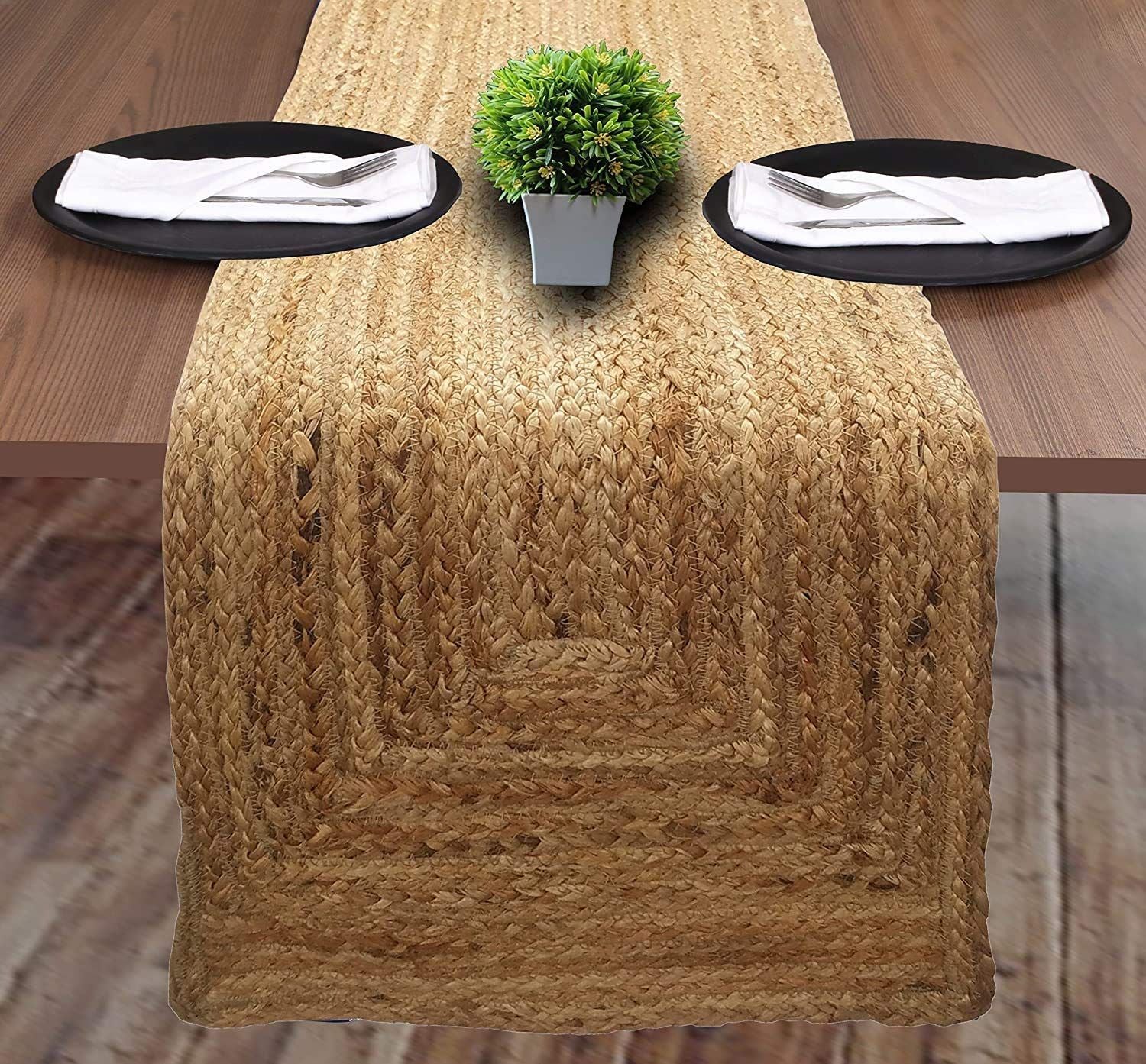 AIESY® Beautiful Heat Resistant Table Runner for Dining