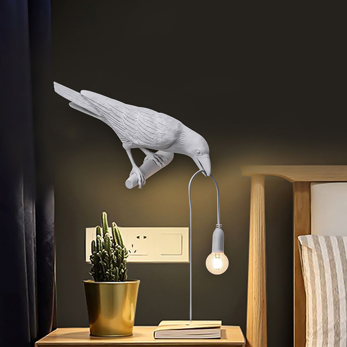 Bird Lamp Resin Crow LED Light Bedroom Wall Sconce Lamp Table Living Room Art Decoration