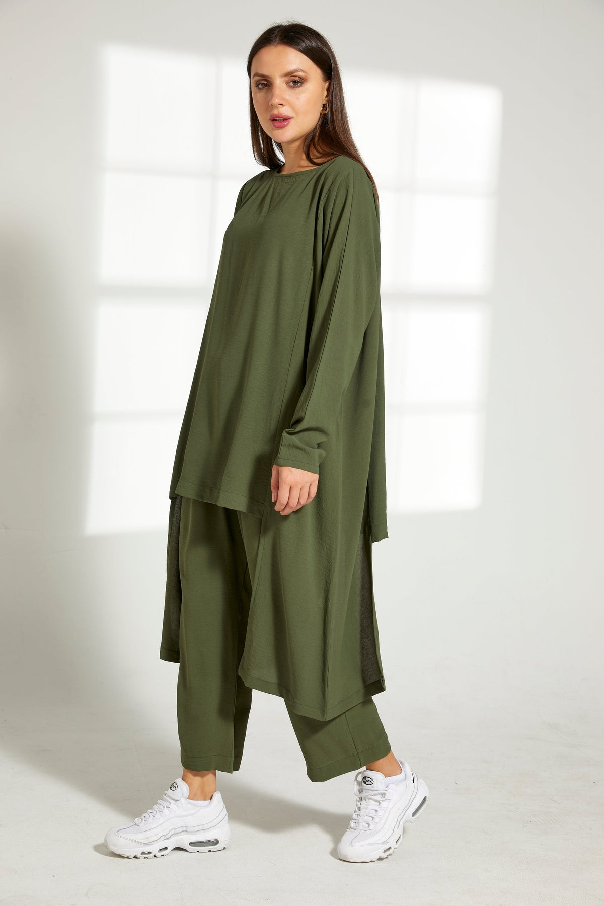 MOiSTREET Green CEY Fabric Top And Pants Set