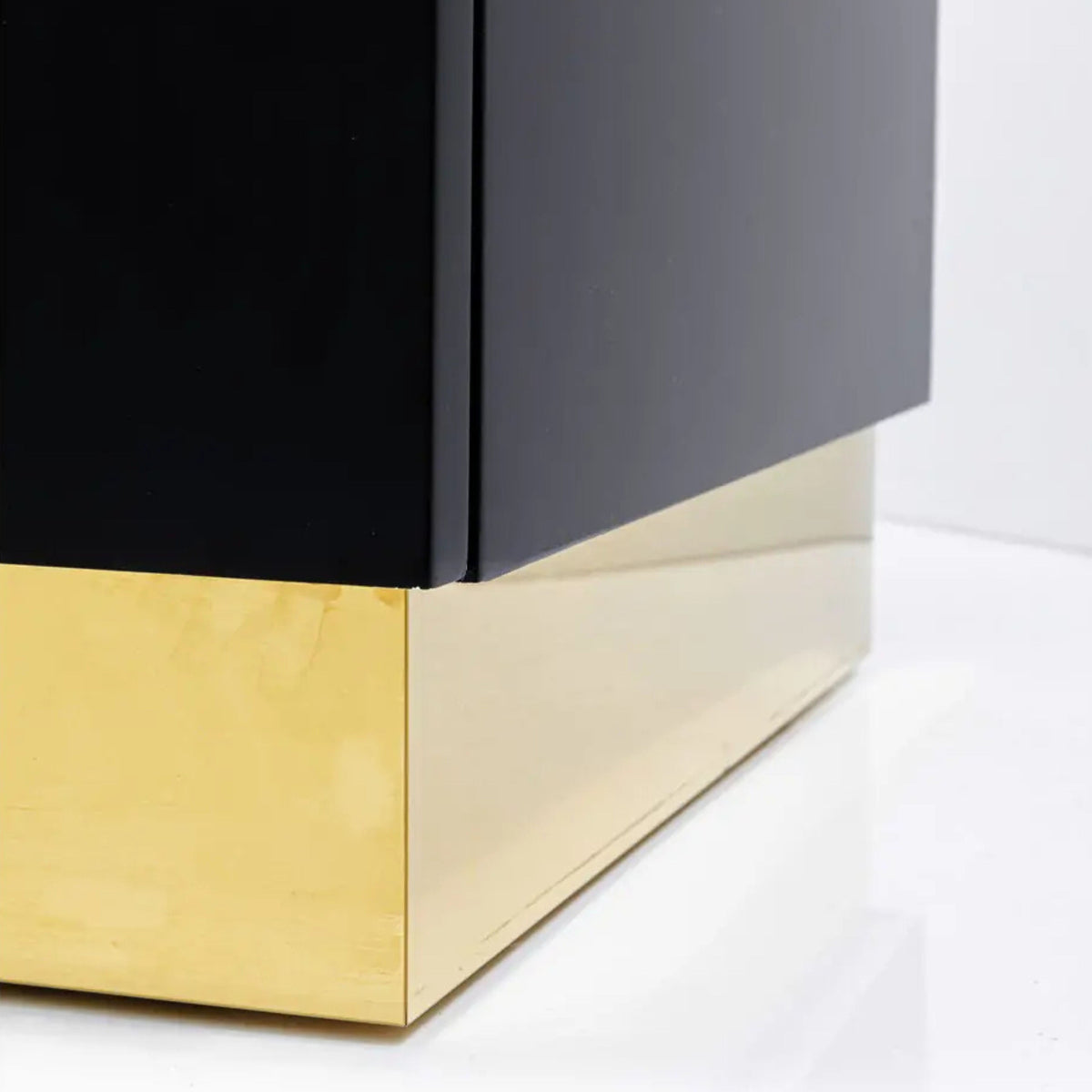 Sideboard Cracked