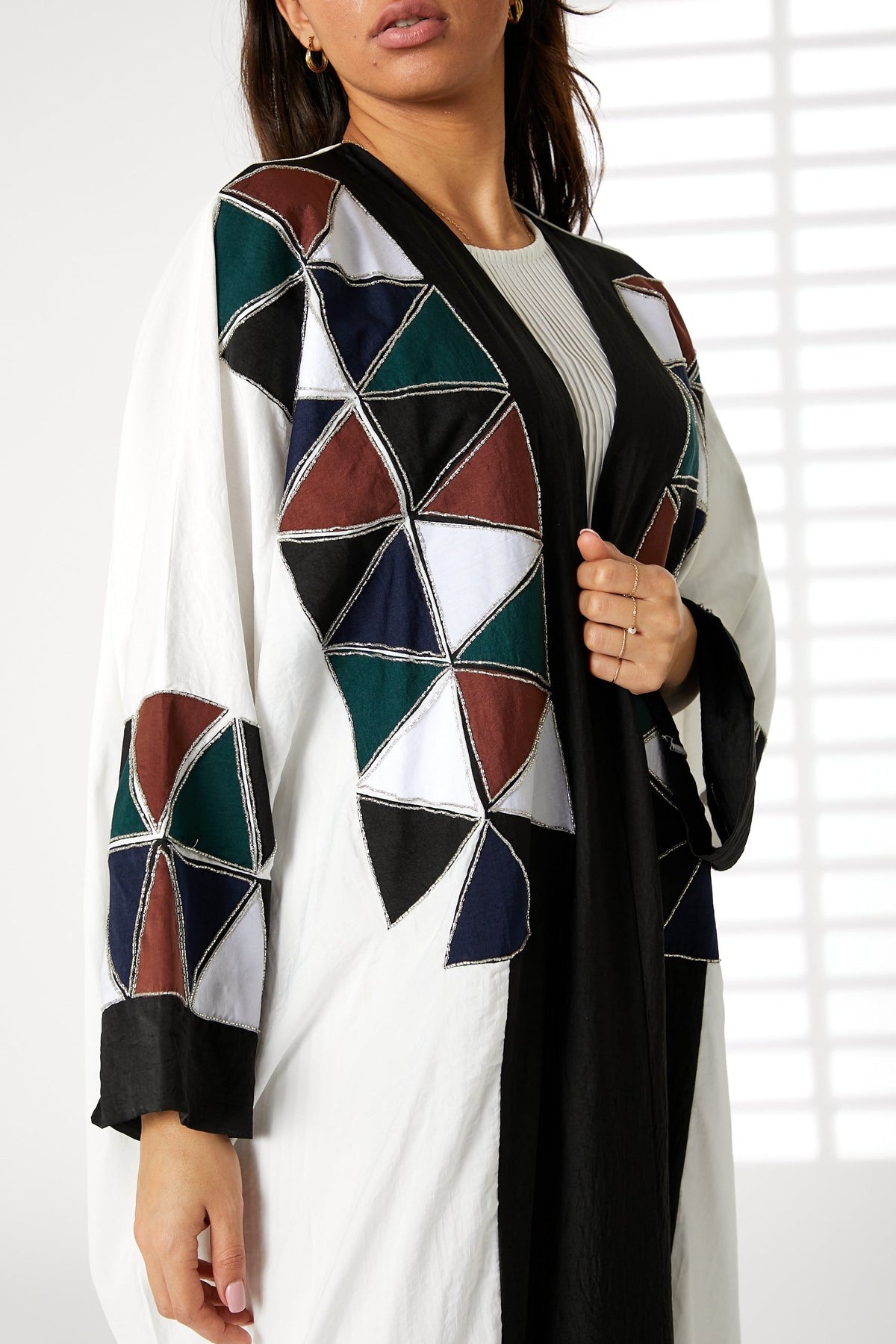 MOiSTREET Harir Maqsood White Bisht Geometrical Embroidery Abaya