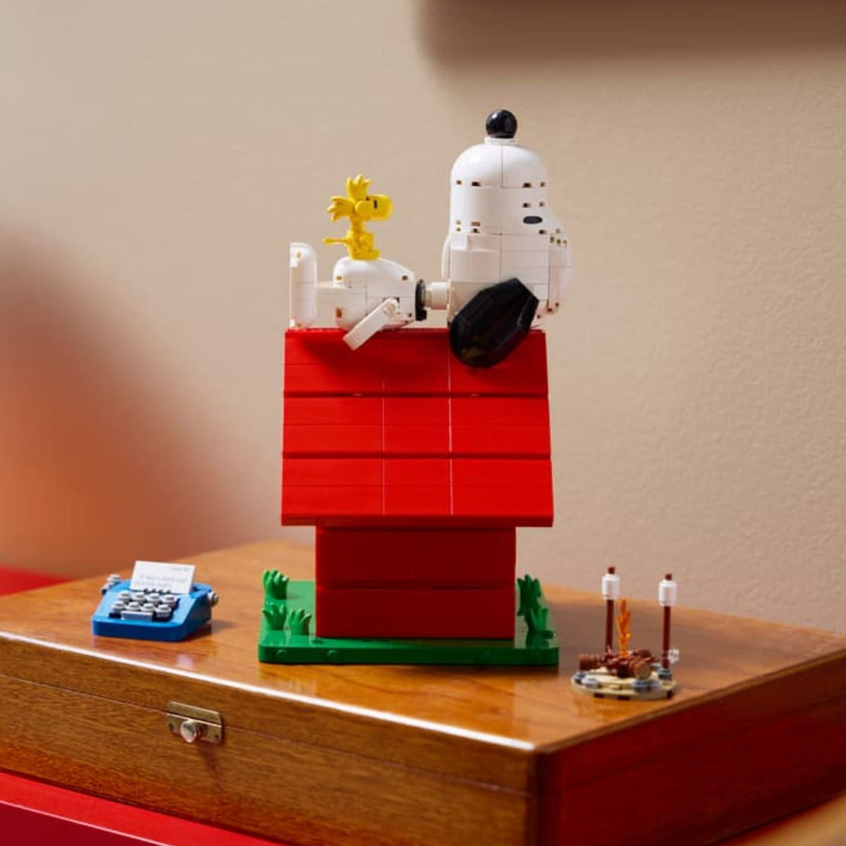 LEGO Ideas 21368 Peanuts Snoopy’s Doghouse Building Toy Set, 964 Pieces for Adults 18 Years and Above
