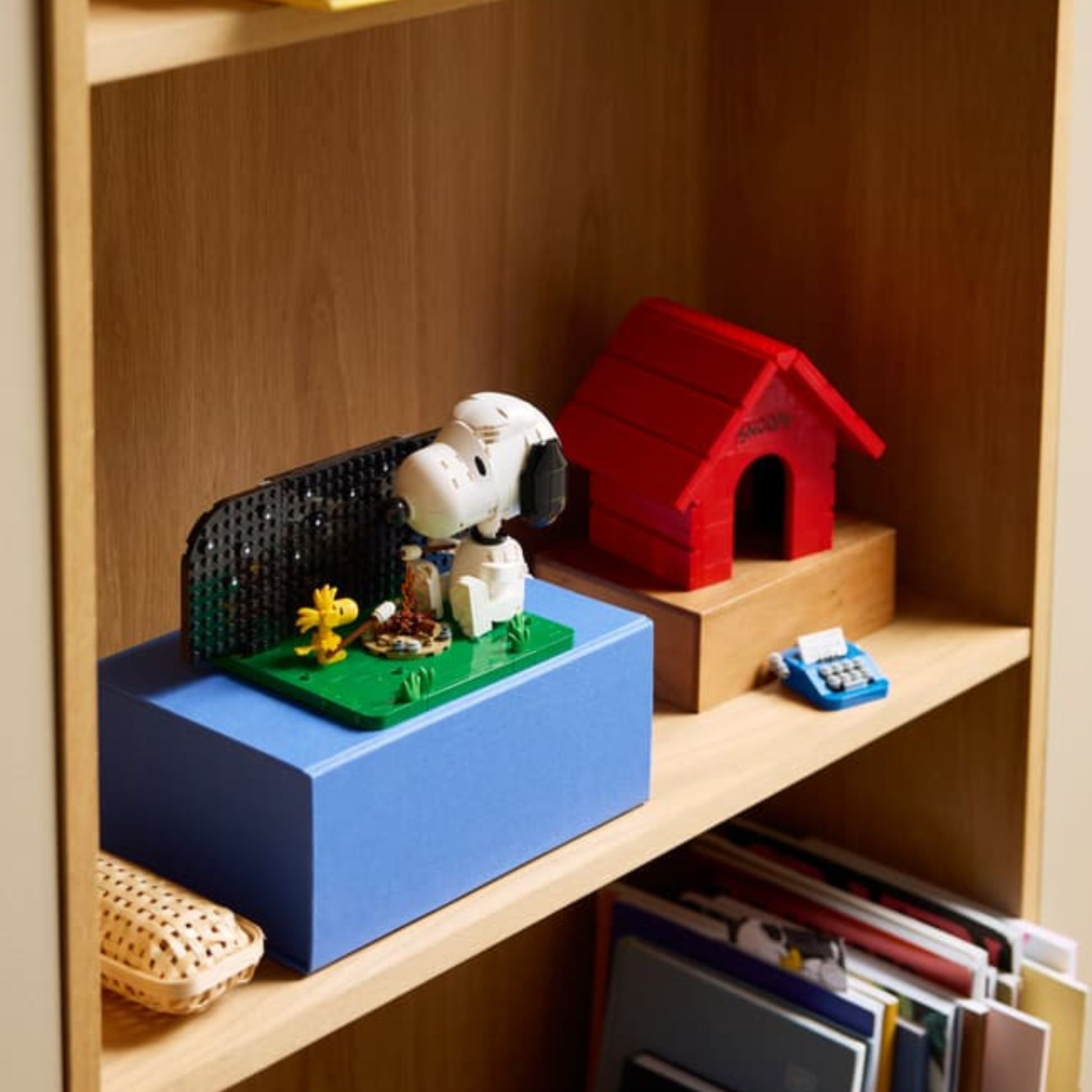 LEGO Ideas 21368 Peanuts Snoopy’s Doghouse Building Toy Set, 964 Pieces for Adults 18 Years and Above