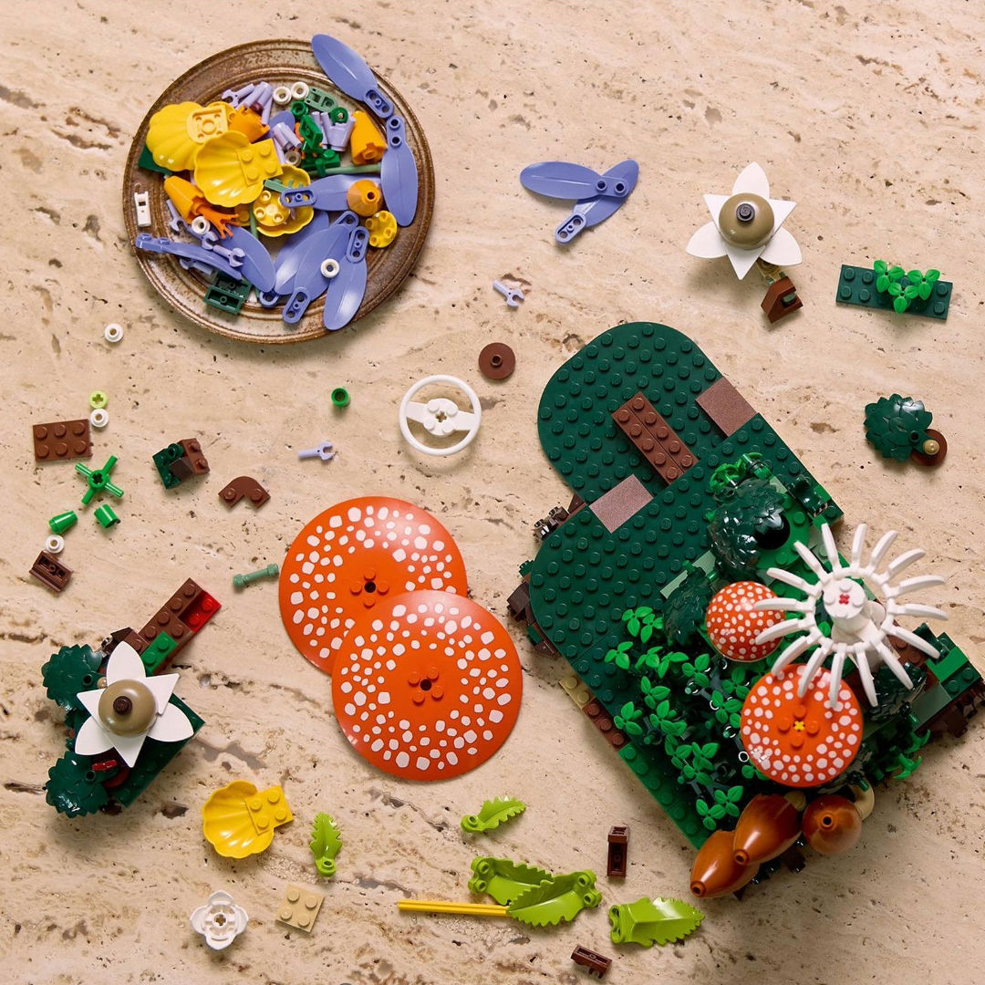 LEGO Botanicals Woodland Mushrooms Décor Building Toy Set