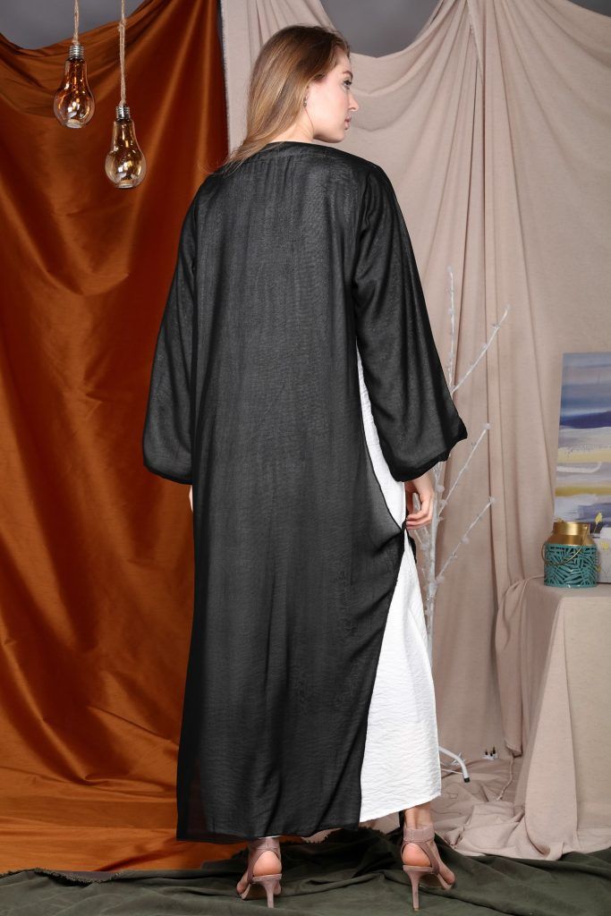 MOiSTREET White Based Black Abaya