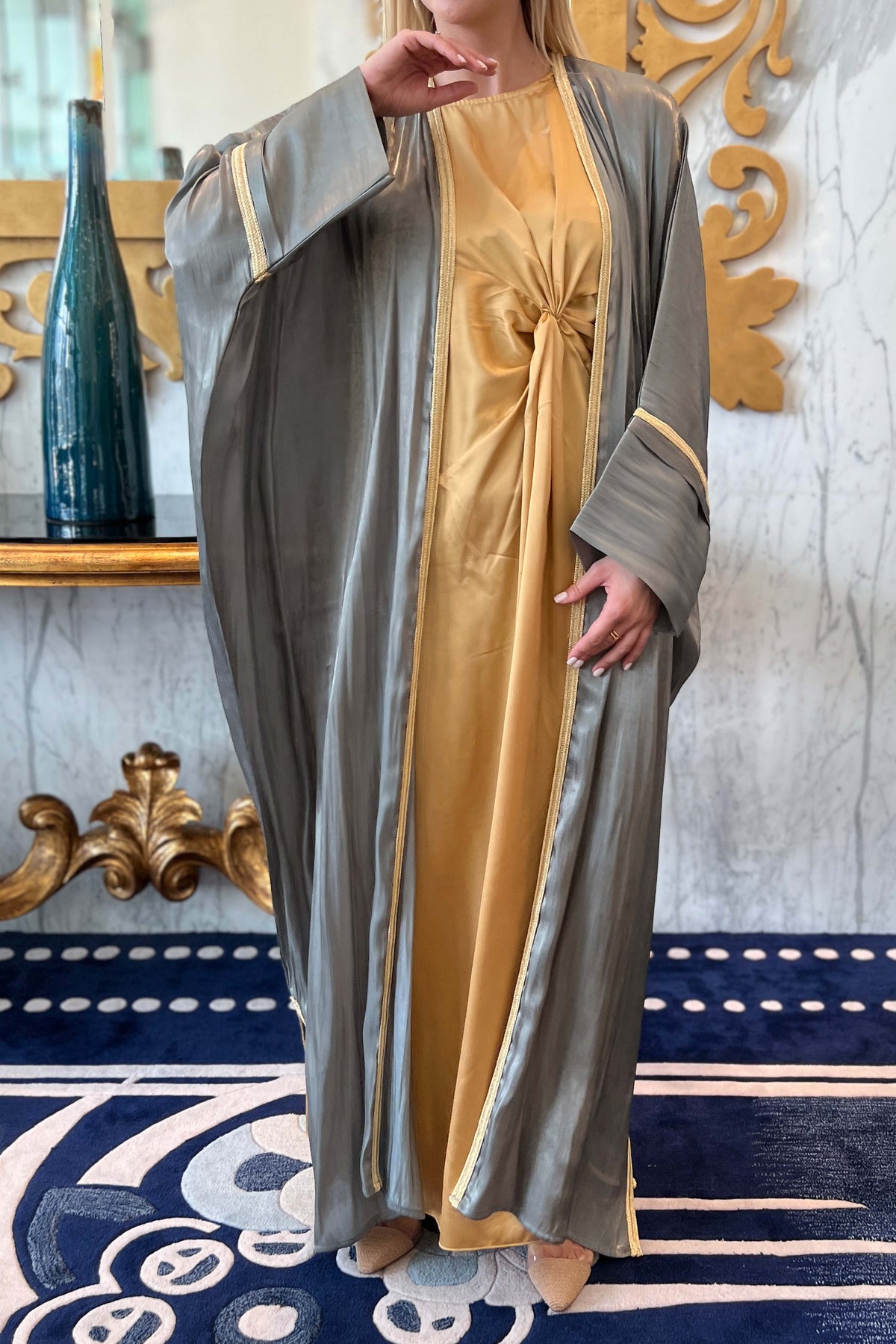 MOiSTREET Grey Rotana Shimmer Bhist Abaya Set