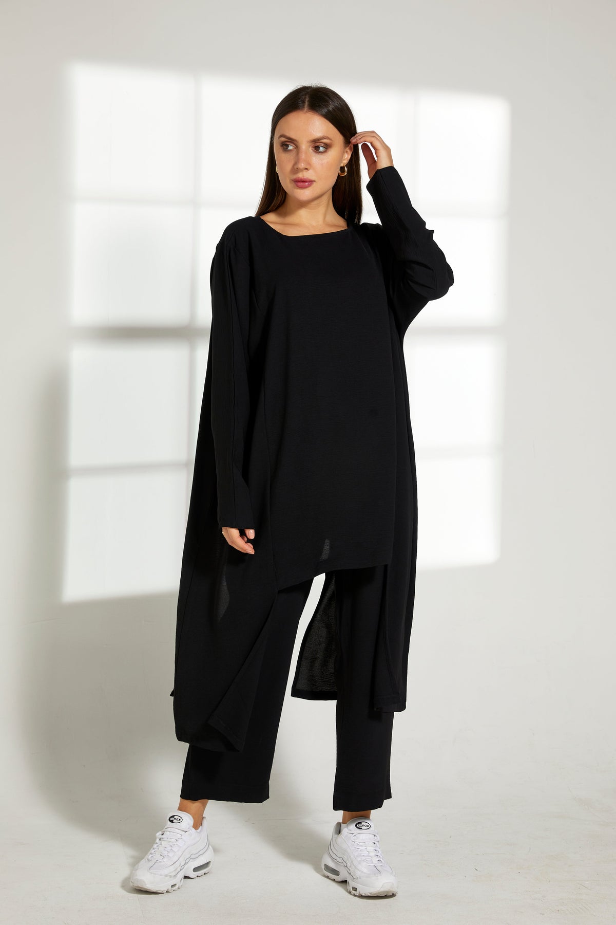 MOiSTREET Black CEY Fabric Top And Pants Set