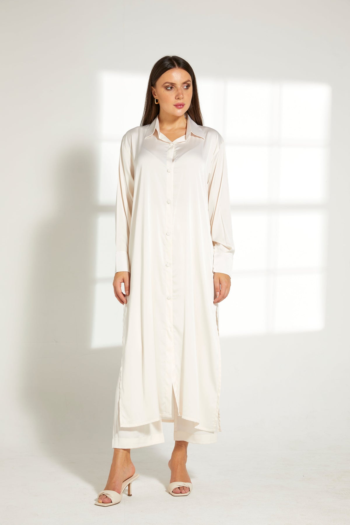 MOiSTREET Off White Silk Fabric Top and Pants Set