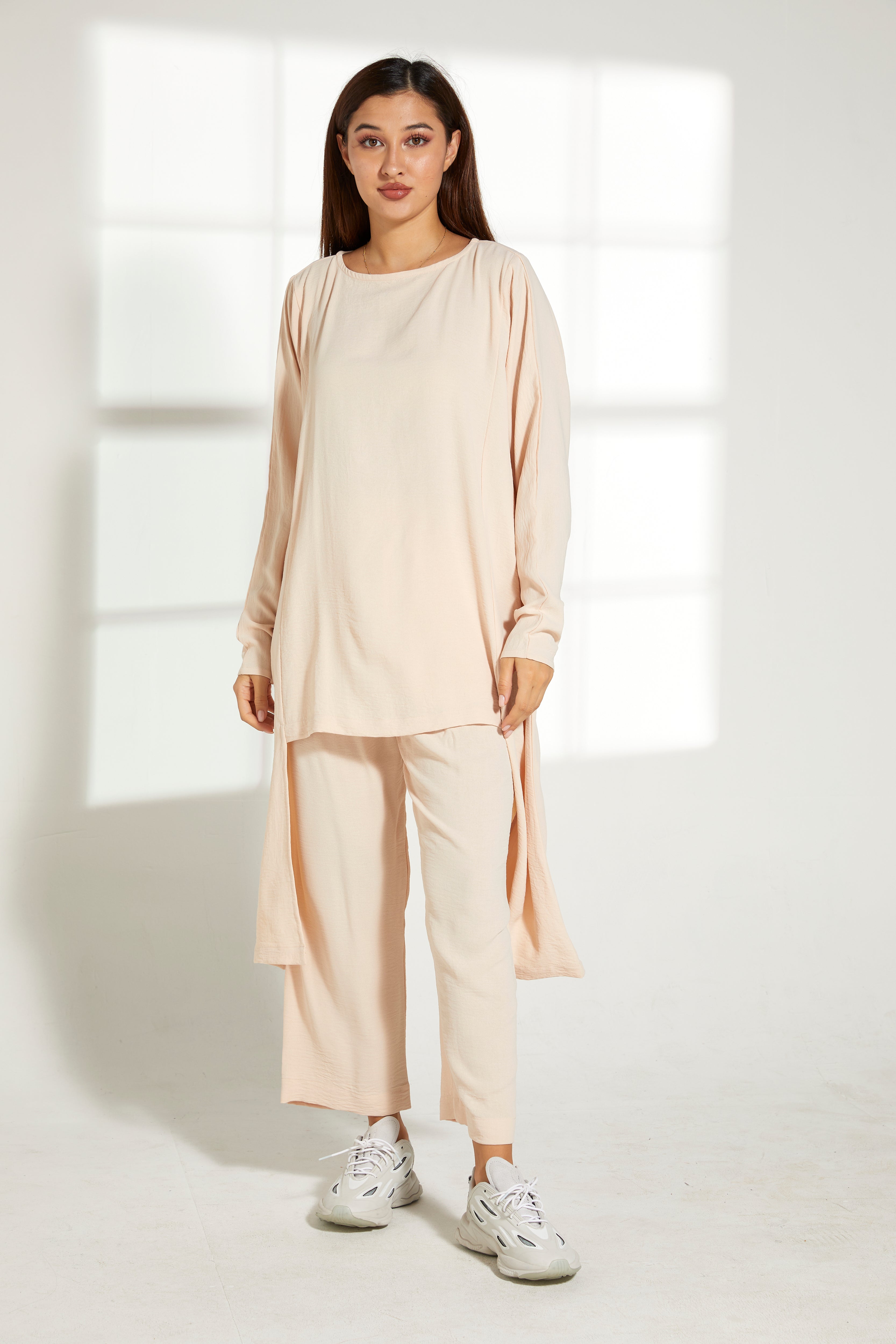 MOiSTREET Crème CEY Fabric Top And Pants Set